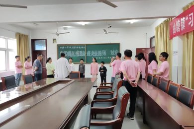 用温暖和爱心守护童心